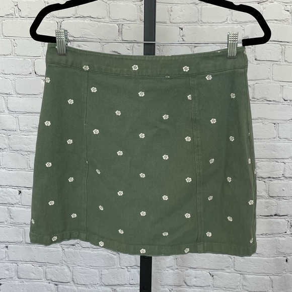 Miami Button Down Floral Green Skirt - Picture 2 of 3